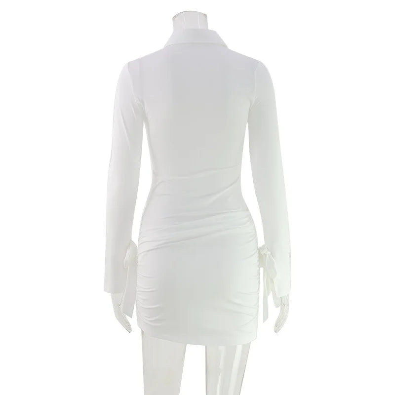 Abito Aderente Bianco con Scollo a V Sexy, Maniche Svasate e Colletto in Pizzo, Stile Ufficio 2026, Gonna a Tubino Chic da Club