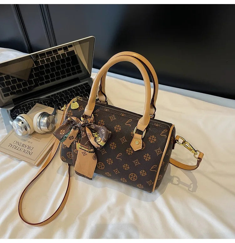 Borsa a Spalla Stile Boston 2026 Nuova Collezione Donna, Stampa Sensuale, Versatile, Borsa a Tracolla Singola a Cuscino, Design in Piccole Serie, Borsa a Mano