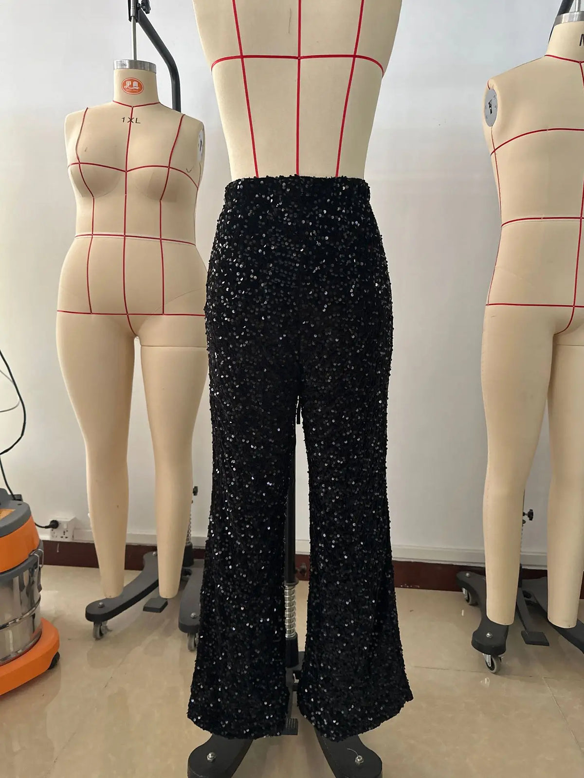 Pantaloni da donna in stile euro-americano con paillettes, coulisse alla moda, effetto snellente, nuovi, elastici, a gamba dritta.