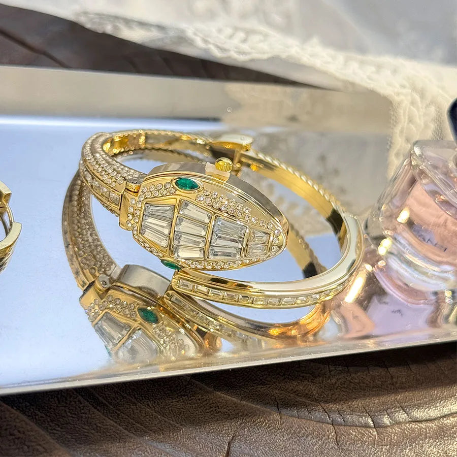 Orologio da polso a forma di serpente alla moda con diamanti incastonati di lusso per donna Elegante borsa aperta Elegante design europeo e americano