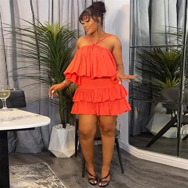 Completo coordinato due pezzi da donna con top a spalline sottili e minigonna, con volant a strati e arricciature slim, ideale per vacanze al mare