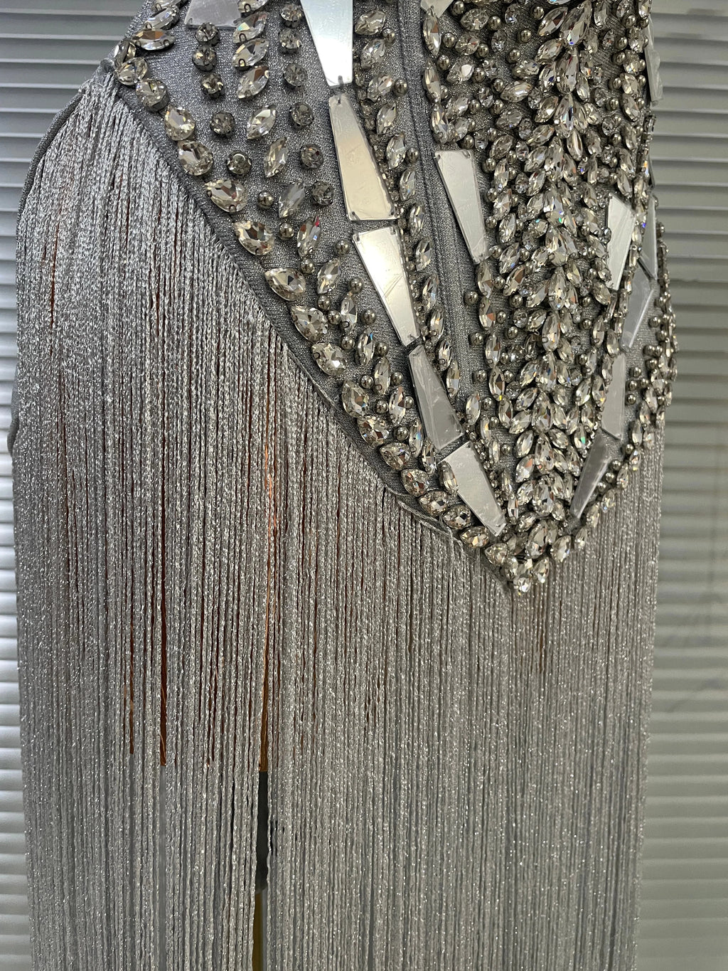 Abito da Compleanno per Donne, Lussuoso Vestito Lungo Argento Senza Spalline con Strass Scintillanti e Frange a Specchio, Elastico, per Serate e Feste, Costumi da Cantante
