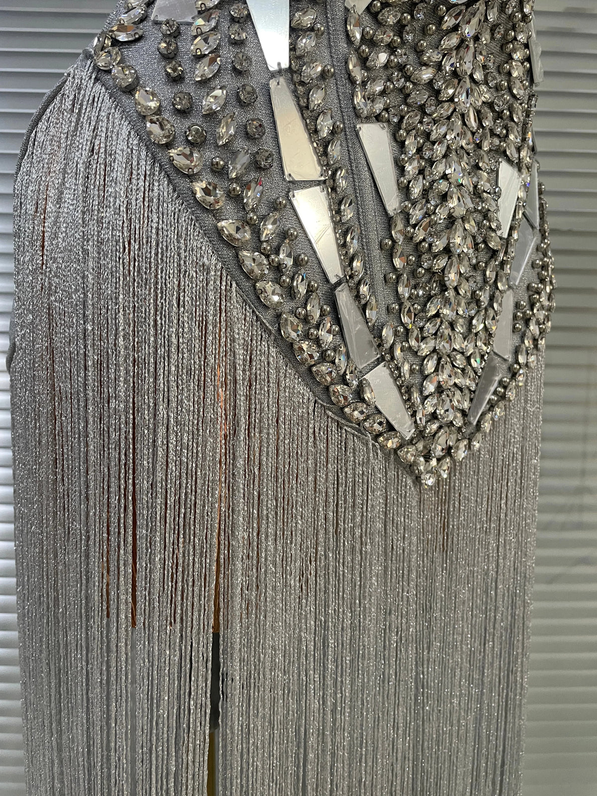 Abito da Compleanno per Donne, Lussuoso Vestito Lungo Argento Senza Spalline con Strass Scintillanti e Frange a Specchio, Elastico, per Serate e Feste, Costumi da Cantante