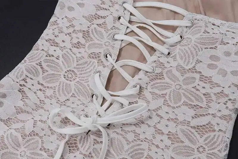 Avrilyaan Abito sexy senza spalline in pizzo bianco per le donne 2023 Vestaglie Abito da sera elegante Abito aderente Mini abito estivo Abiti