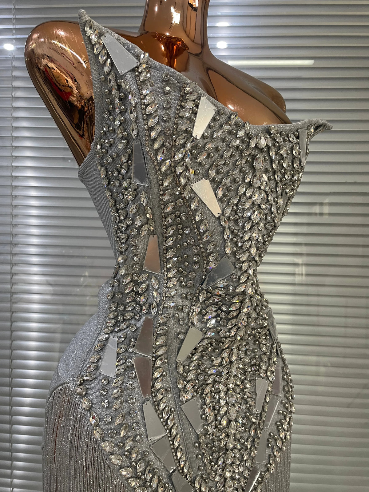 Abito da Compleanno per Donne, Lussuoso Vestito Lungo Argento Senza Spalline con Strass Scintillanti e Frange a Specchio, Elastico, per Serate e Feste, Costumi da Cantante