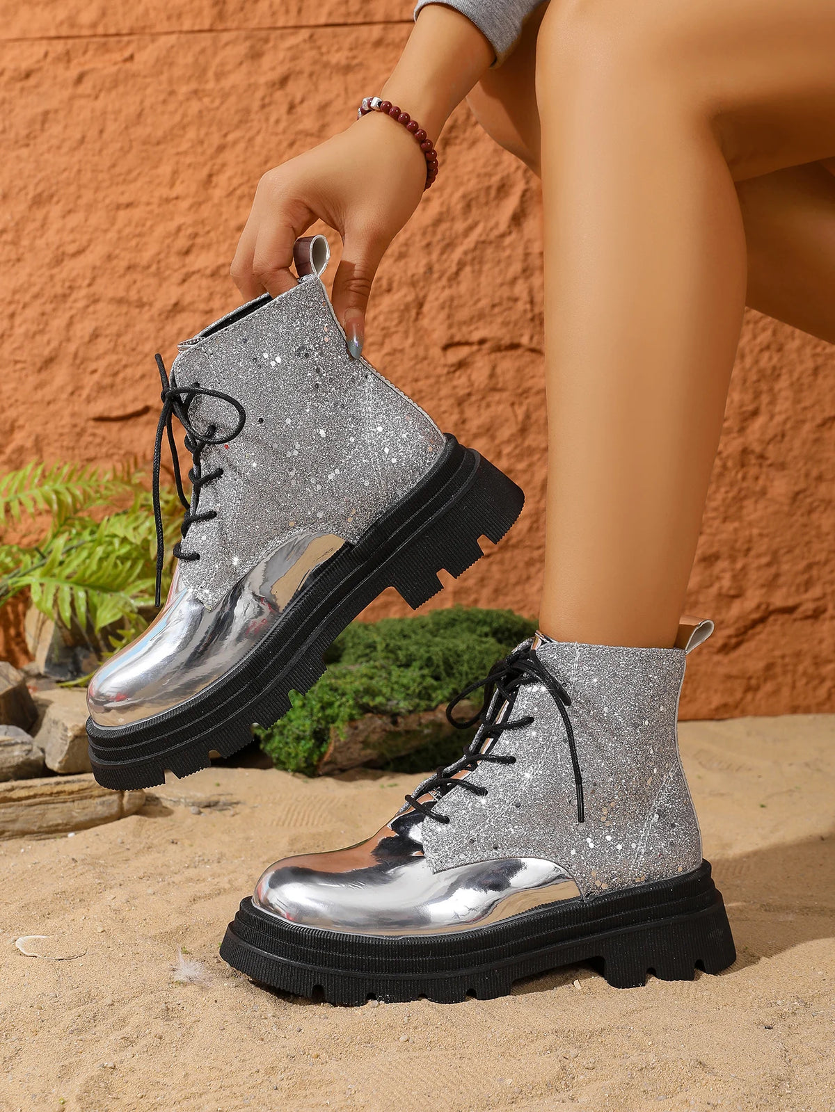 Scarpe da donna 2024 Stivali da donna alla moda argento lucido Stivali Chelsea casual e versatili Scarpe con plateau comode e calde