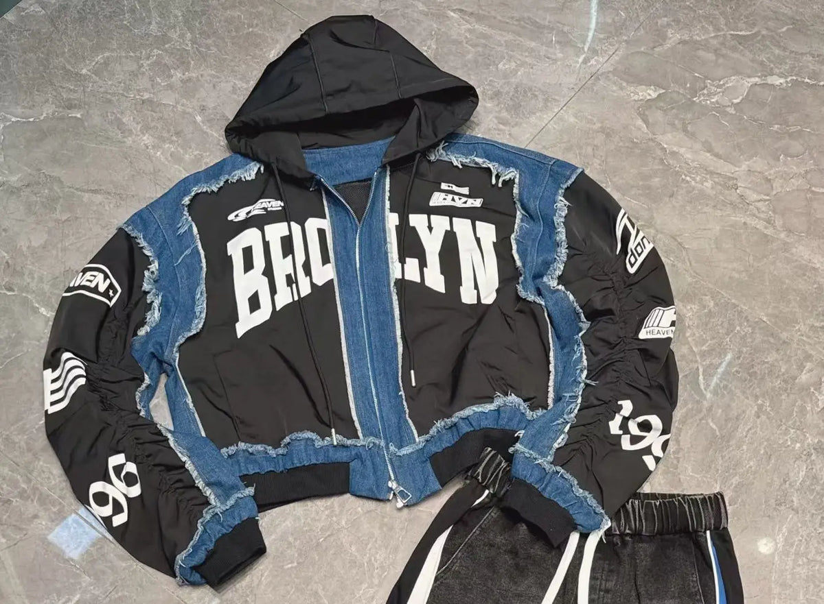 Giacca Corta da Moto Stile Europeo da Donna, Nuova Collezione Primavera 2026, Nera con Stampa Numeri e Lettere, Vestibilità Ampia, Giacca Trendy di Marca