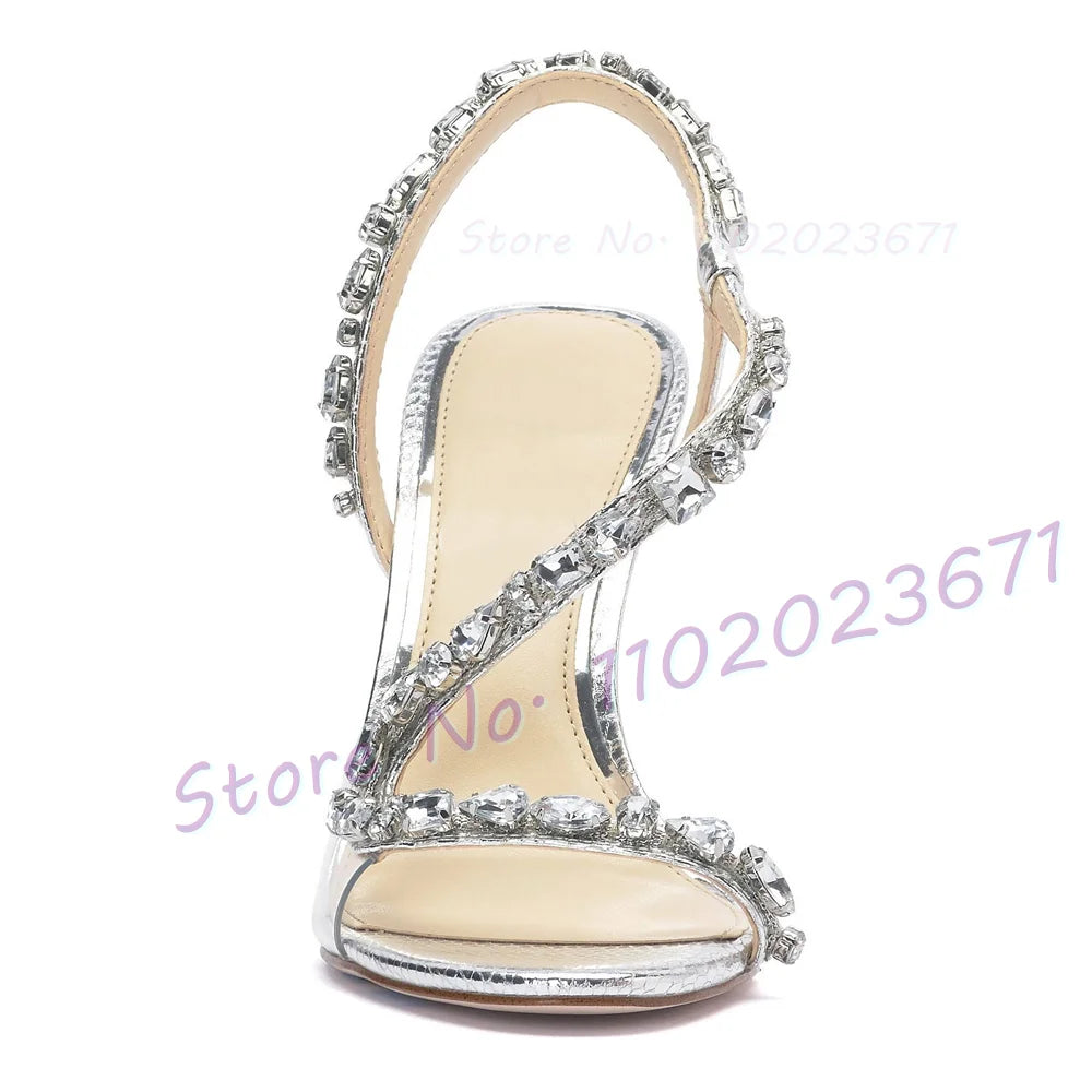 Sandali con cinturino incrociato in cristallo rosso Sandali da donna con motivo serpente Slingback Tacchi alti Scarpe dorate Sandali eleganti scintillanti da festa casual da donna