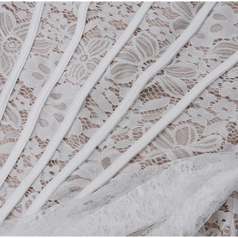 Nuovo abito sexy senza spalline in pizzo bianco per le donne 2024 abiti eleganti abito da sera aderente mini abiti estivi abiti sottili