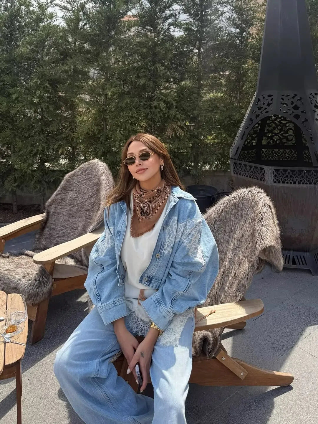 YENKYE Nuova Giacca in Denim Corta da Donna 2026 Blu Chiaro con Inserti in Pizzo, Bottoni Frontali, Maniche Lunghe, Vestibilità Ampia, Stile Streetwear