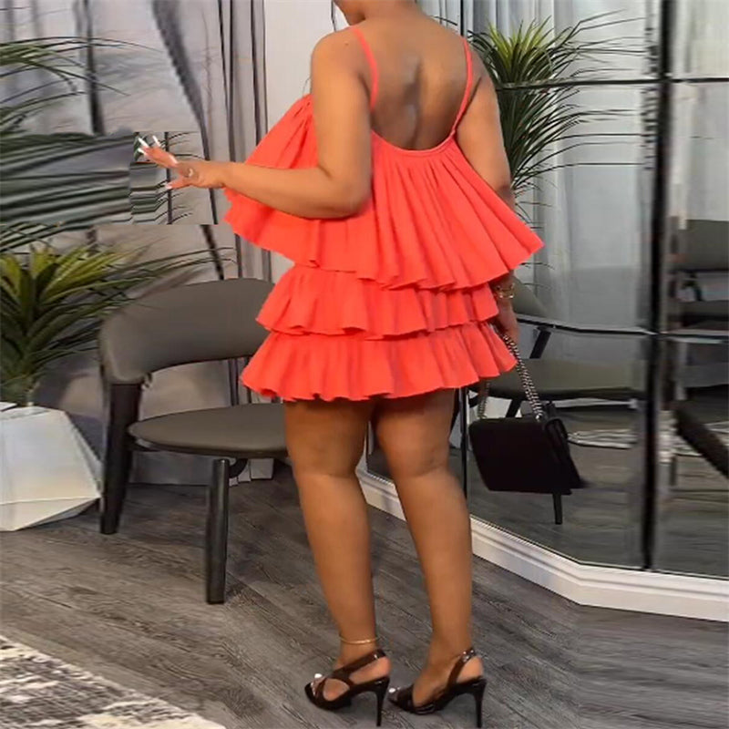 Completo coordinato due pezzi da donna con top a spalline sottili e minigonna, con volant a strati e arricciature slim, ideale per vacanze al mare