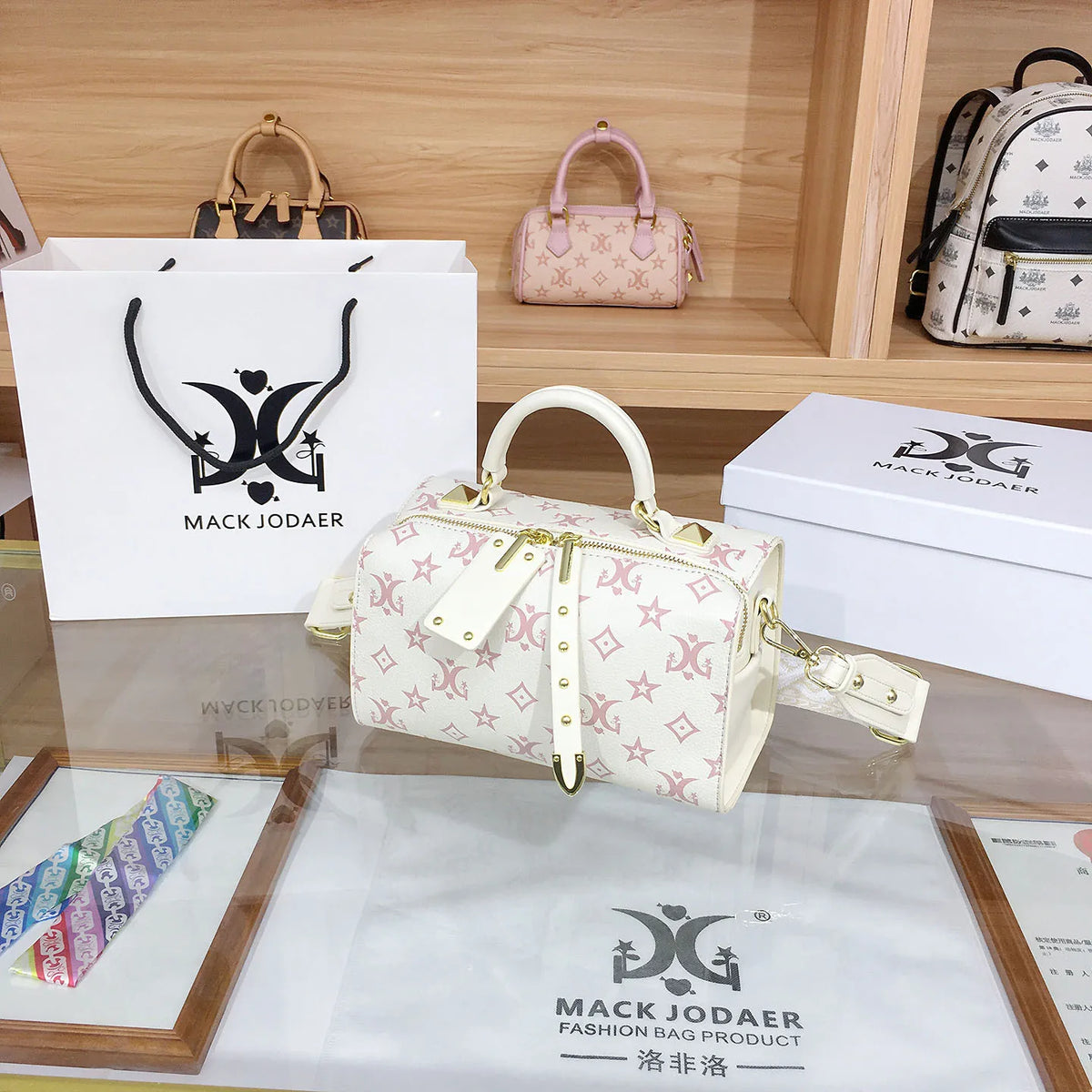 Borsa Boston Chic Urbana alla Moda per Donna, Nuovo Stile 2025, Borsa a Tracolla con Motivi Floreali in Rilievo, Fodera in Poliestere