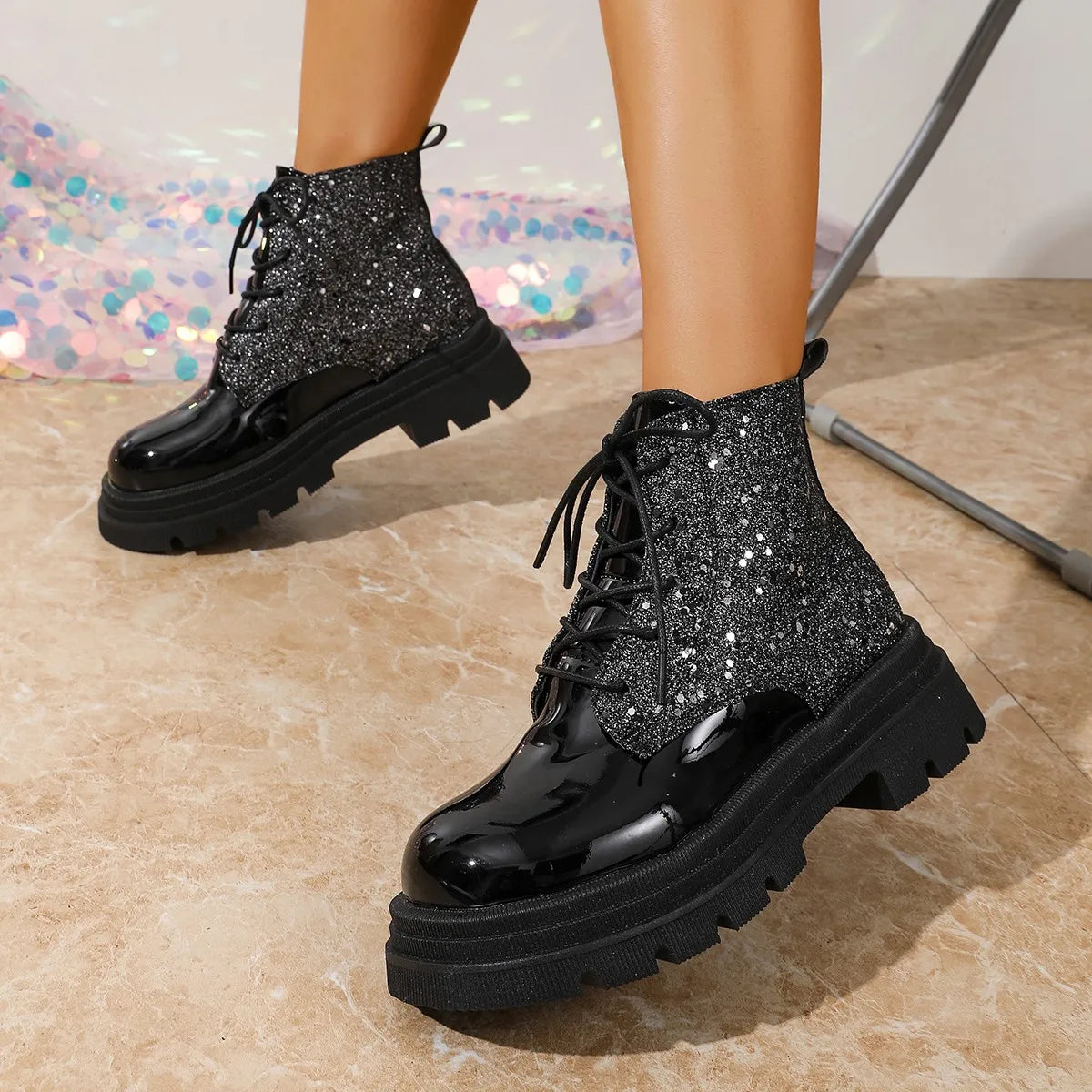 Scarpe da donna 2024 Stivali da donna alla moda argento lucido Stivali Chelsea casual e versatili Scarpe con plateau comode e calde