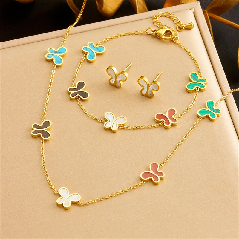 DIEYURO Acciaio inossidabile 316L dorato elegante conchiglia bianca serie farfalla set collana orecchini braccialetto gioielli di tendenza regalo