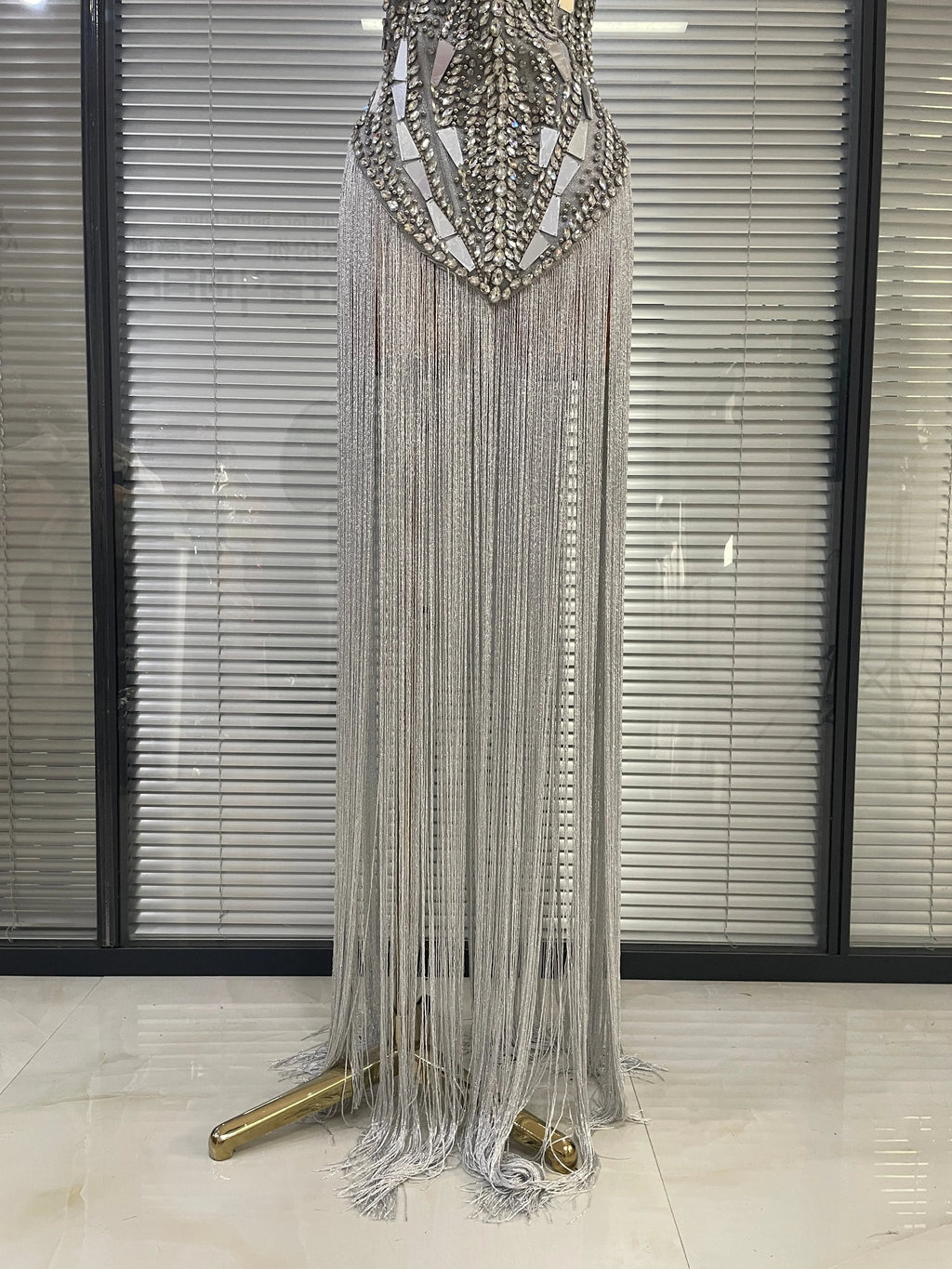 Abito da Compleanno per Donne, Lussuoso Vestito Lungo Argento Senza Spalline con Strass Scintillanti e Frange a Specchio, Elastico, per Serate e Feste, Costumi da Cantante