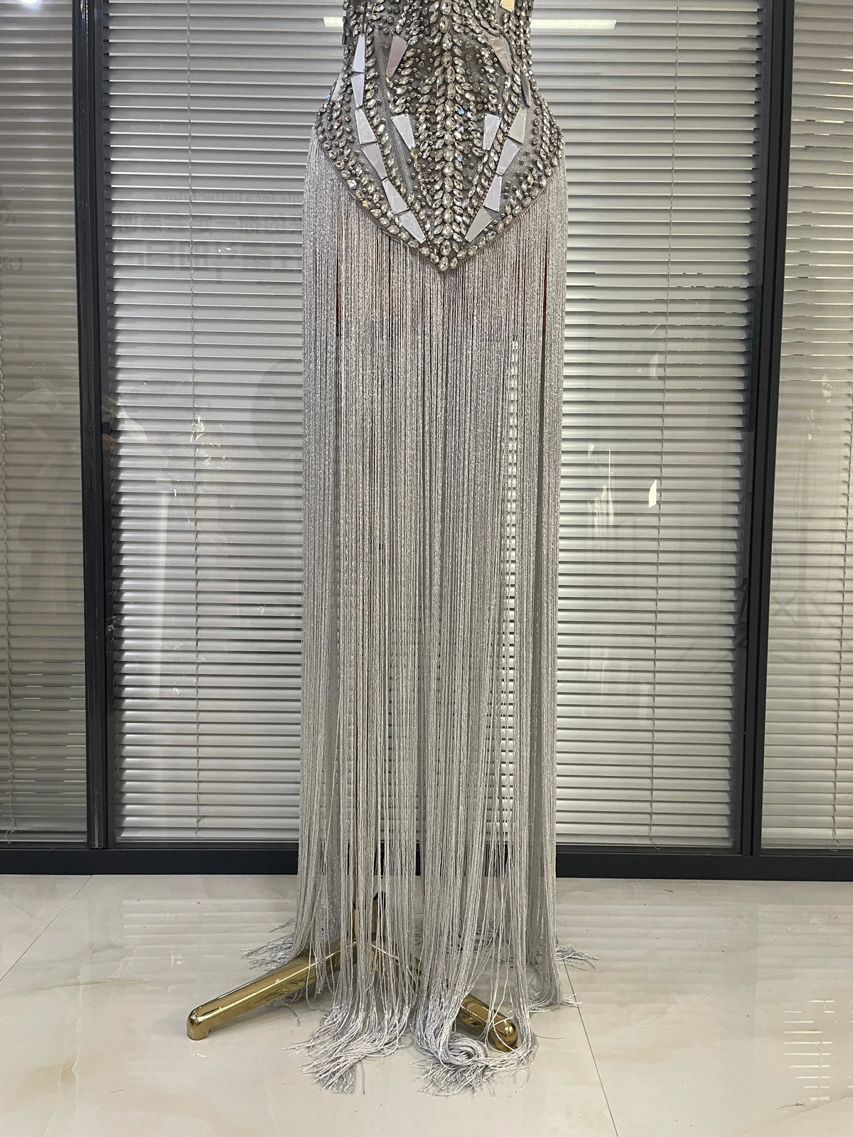 Abito da Compleanno per Donne, Lussuoso Vestito Lungo Argento Senza Spalline con Strass Scintillanti e Frange a Specchio, Elastico, per Serate e Feste, Costumi da Cantante
