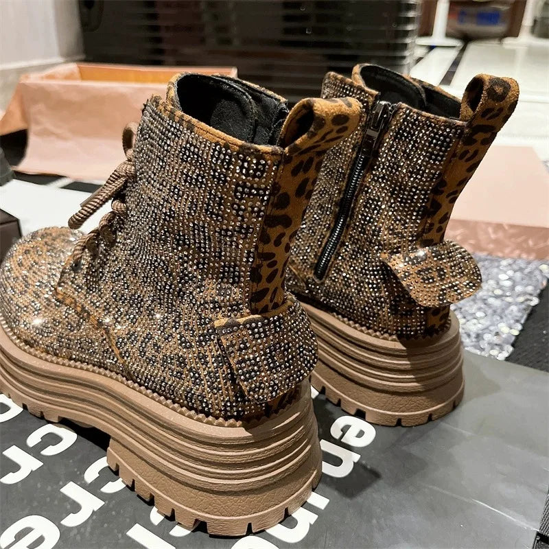 Stivali da donna invernali con stampa leopardata con lacci e strass stivaletti corti antiscivolo con piattaforma alla moda all'aperto stivali da cavaliere Botas Mujer