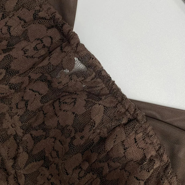 Abito lungo elegante da sera per damigella d'onore, sexy e alla moda, con scollo asimmetrico a spalla scoperta, in rete e con dettaglio avvolgente sui glutei.