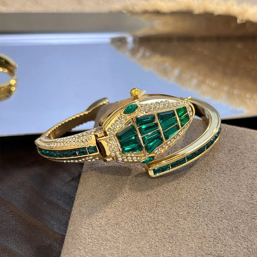 Orologio da polso a forma di serpente alla moda con diamanti incastonati di lusso per donna Elegante borsa aperta Elegante design europeo e americano