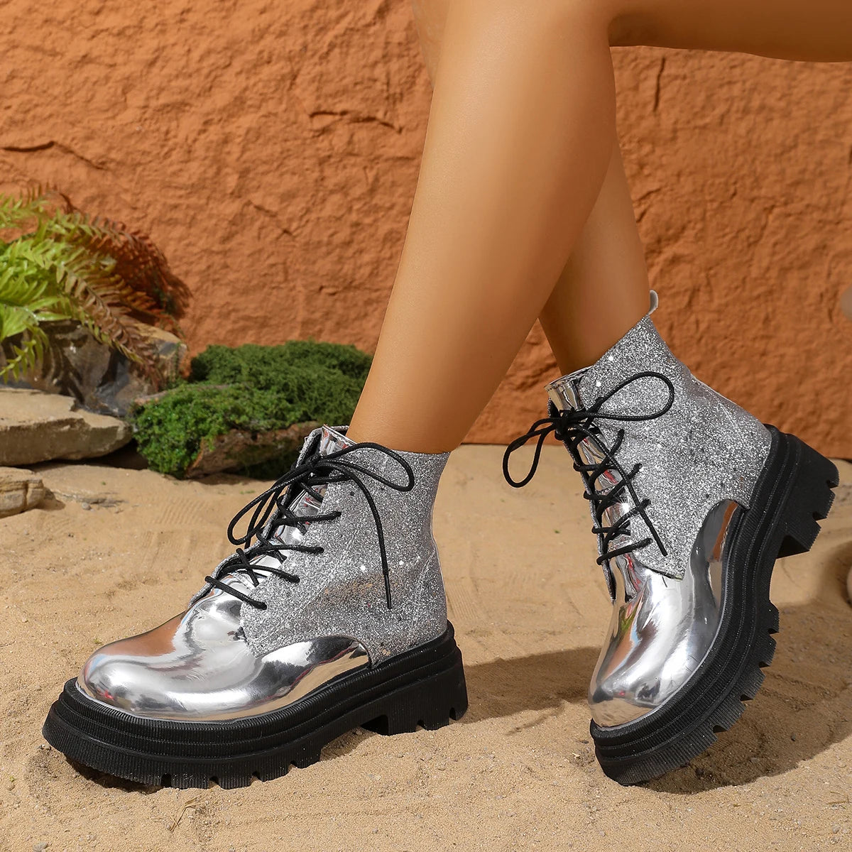 Scarpe da donna 2024 Stivali da donna alla moda argento lucido Stivali Chelsea casual e versatili Scarpe con plateau comode e calde