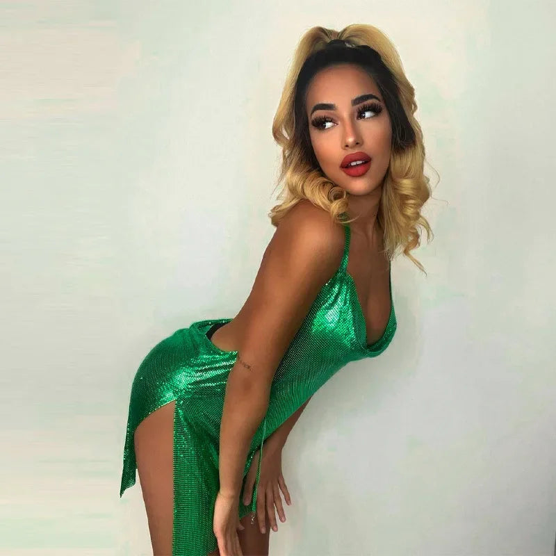 Abito corto elegante da donna sexy e alla moda con collo appeso, fondo senza schienale, abito da ballo per ragazza da festa con paillettes sul petto