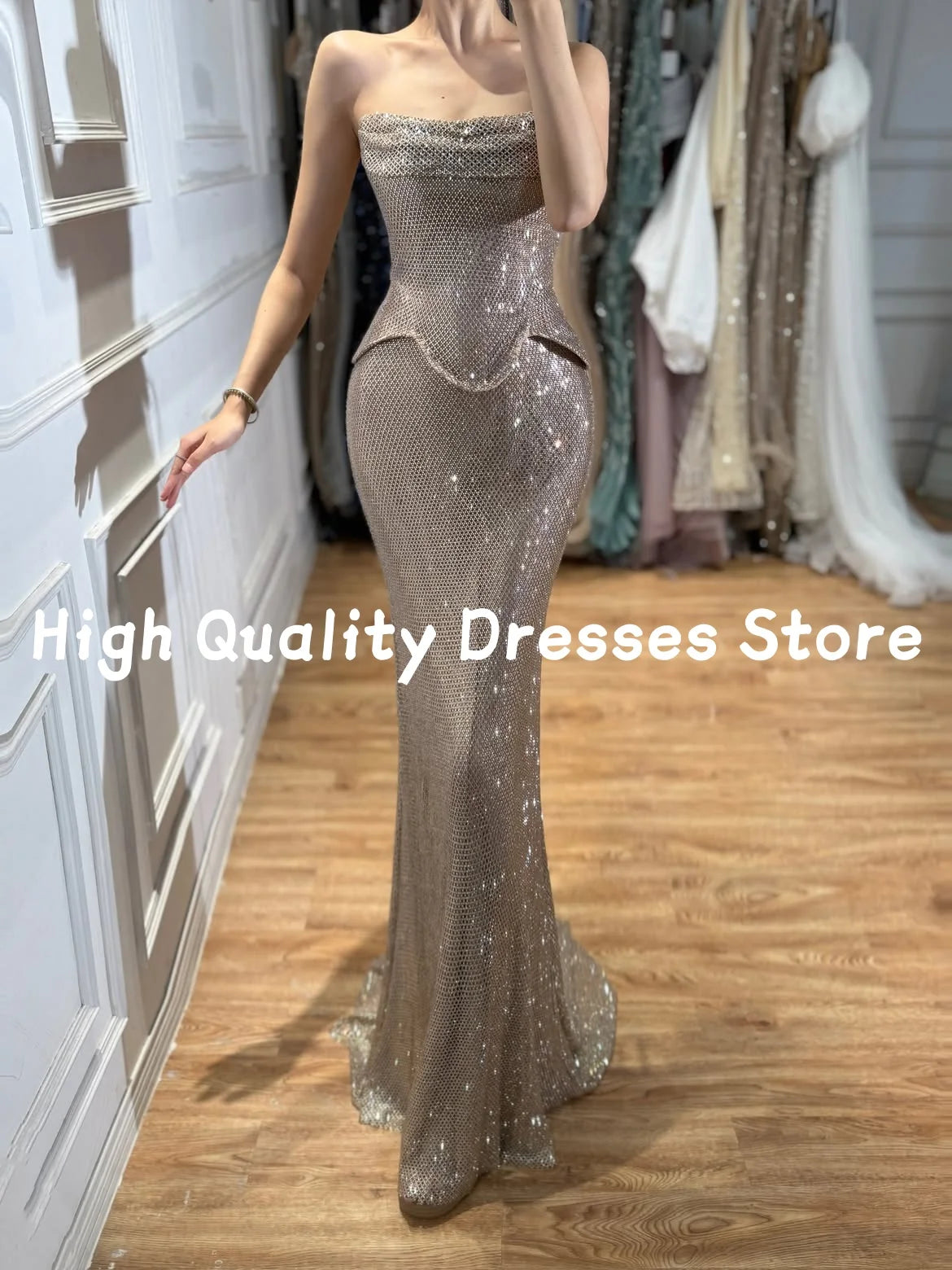 Abiti da Sera di Lusso Champagne con Paillettes, Senza Spalline, con Peplum Pieghevole e Corsetto sul Retro, Vestito Formale a Sirena per Ballo di Fine Anno ﻿ Personalizzato