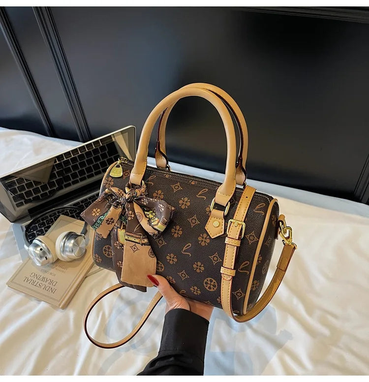 Borsa a Spalla Stile Boston 2026 Nuova Collezione Donna, Stampa Sensuale, Versatile, Borsa a Tracolla Singola a Cuscino, Design in Piccole Serie, Borsa a Mano