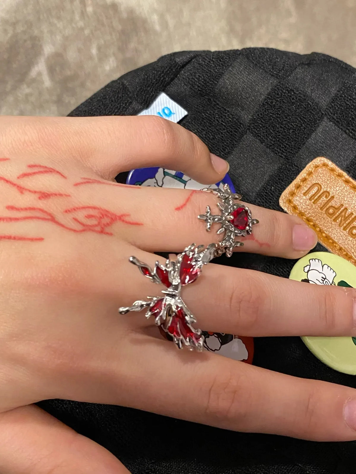 Anillos ajustables estéticos de corazón de cristal rojo irregular de apertura nueva para mujer, anillo gótico de araña animal, joyería creativa