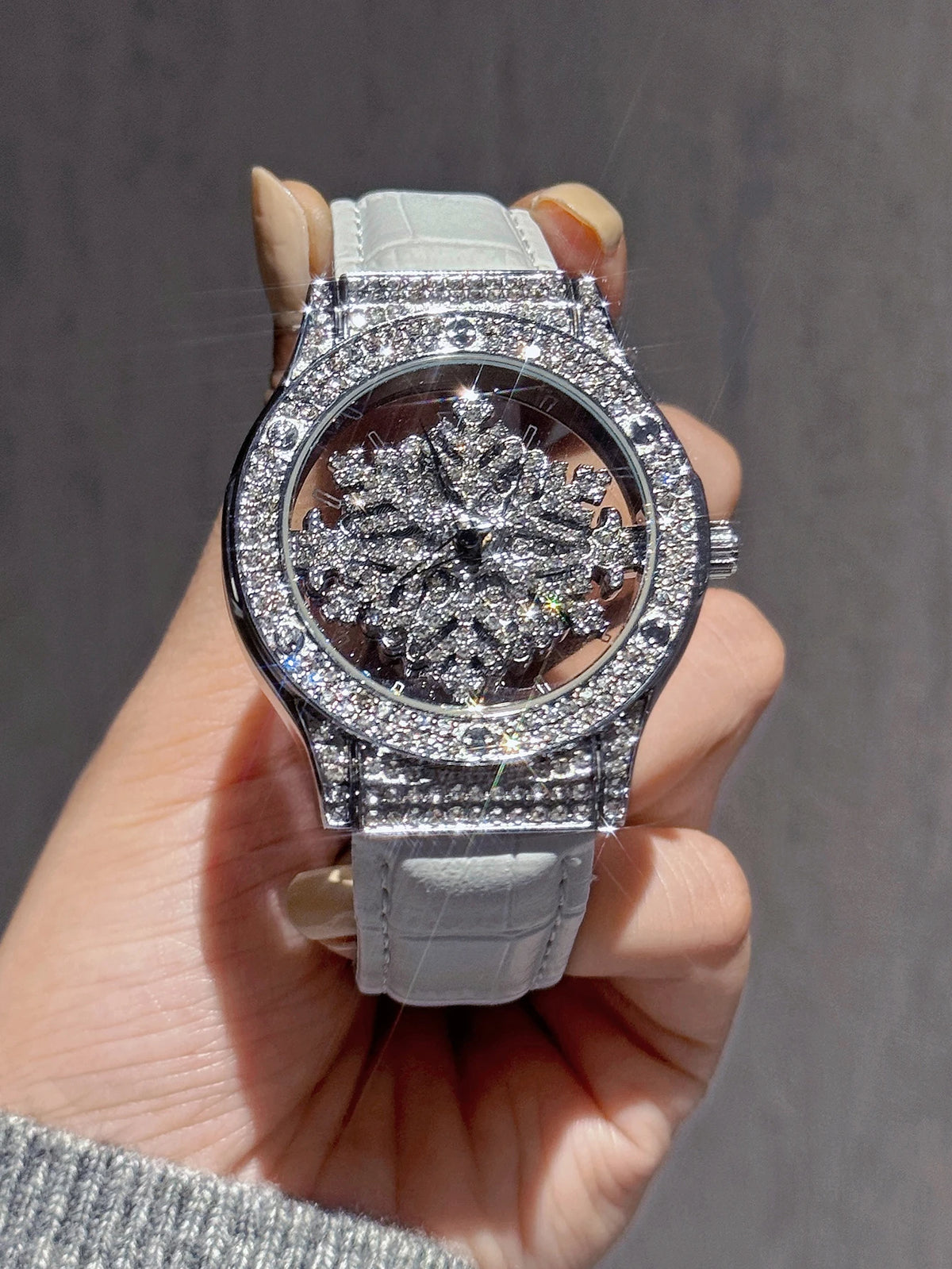 Orologio da donna alla moda, modello monoblocco, marca LSVTR, con applicazioni di strass, quadrante a tema cielo stellato girevole, motivo a fiocco di neve, impermeabile.