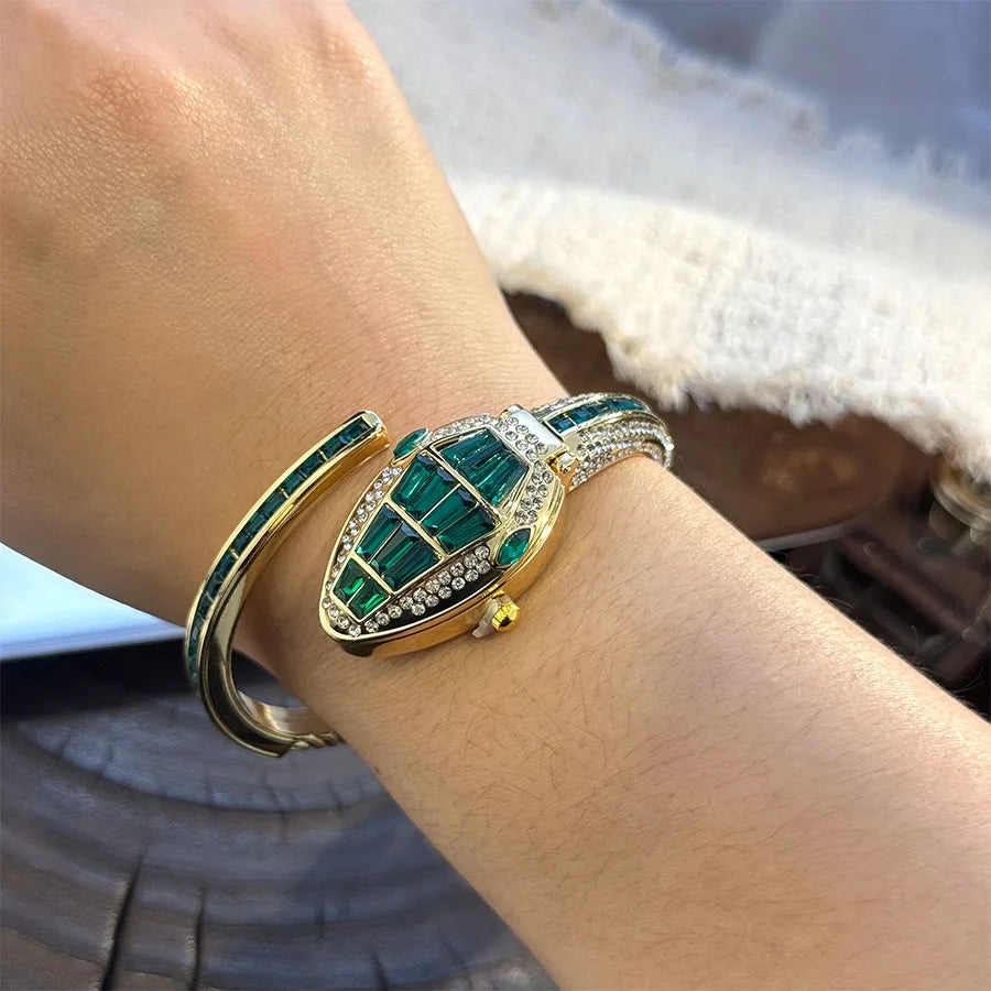 Orologio da polso a forma di serpente alla moda con diamanti incastonati di lusso per donna Elegante borsa aperta Elegante design europeo e americano