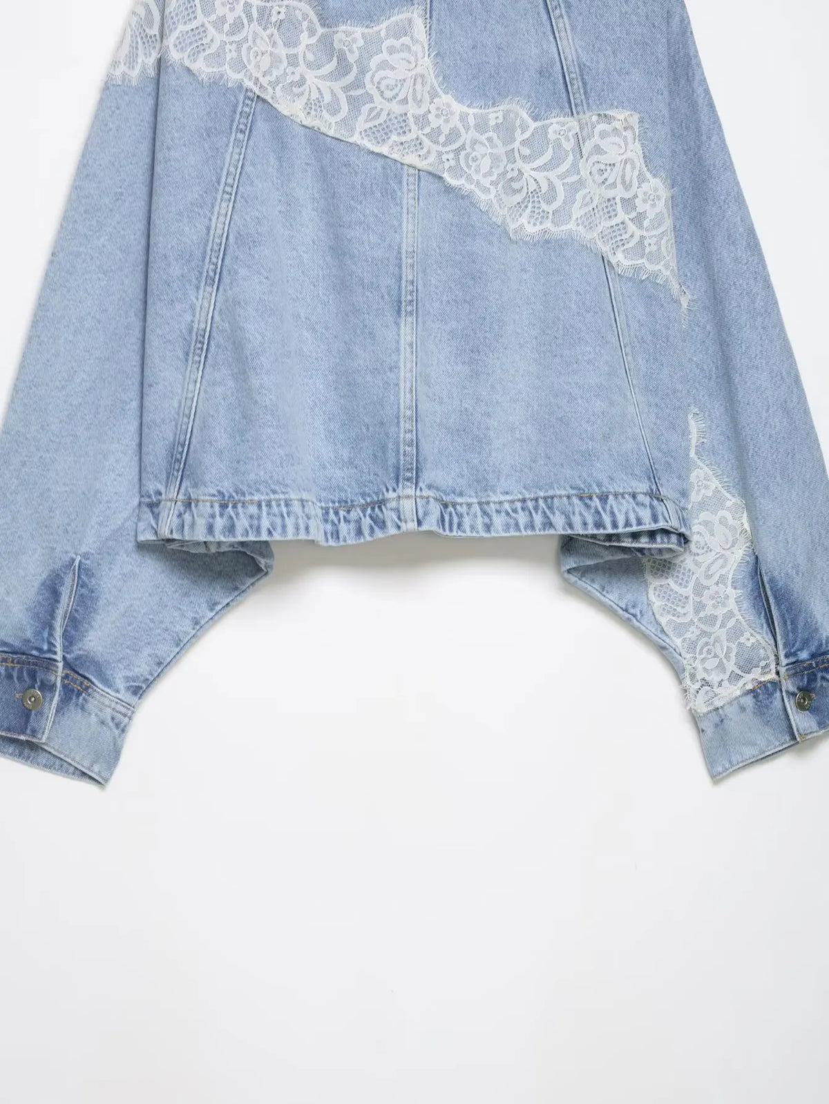 YENKYE Nuova Giacca in Denim Corta da Donna 2026 Blu Chiaro con Inserti in Pizzo, Bottoni Frontali, Maniche Lunghe, Vestibilità Ampia, Stile Streetwear