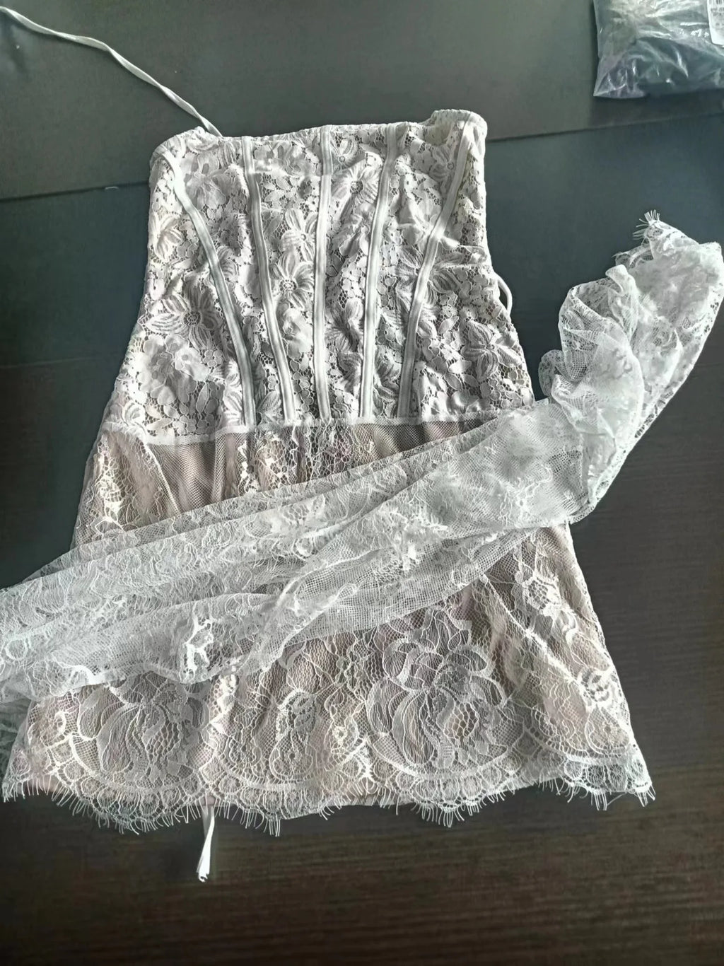 Abito sexy senza spalline in pizzo bianco / nero per le donne 2025 Abito da sera elegante in maglia Abito da festa aderente Mini abito estivo Abiti