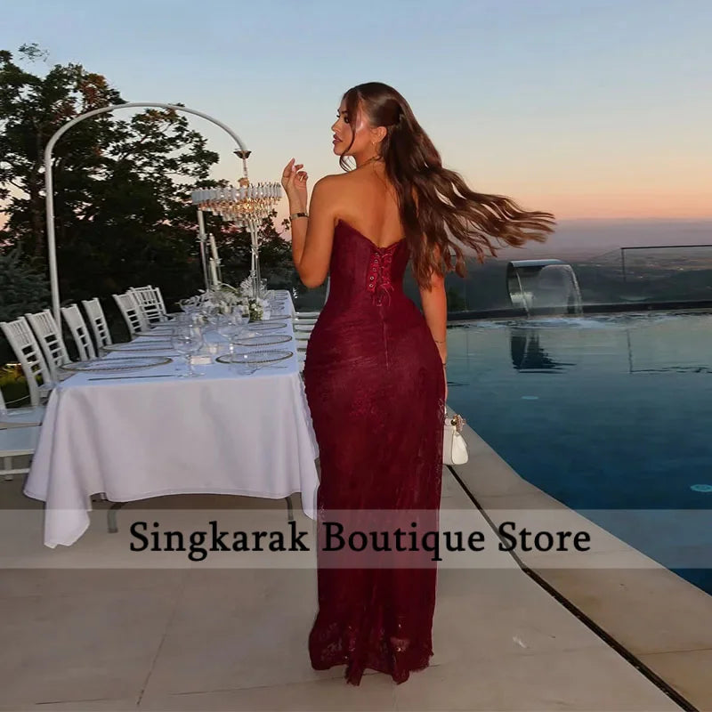 Abito da Sera Personalizzato in Pizzo Raffinato Bordeaux, Stile Sirena, Lungo fino al Pavimento, con Spacco Laterale Alto, per Cerimonie Formali
