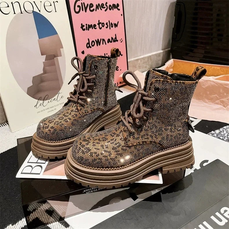 Stivali da donna invernali con stampa leopardata con lacci e strass stivaletti corti antiscivolo con piattaforma alla moda all'aperto stivali da cavaliere Botas Mujer