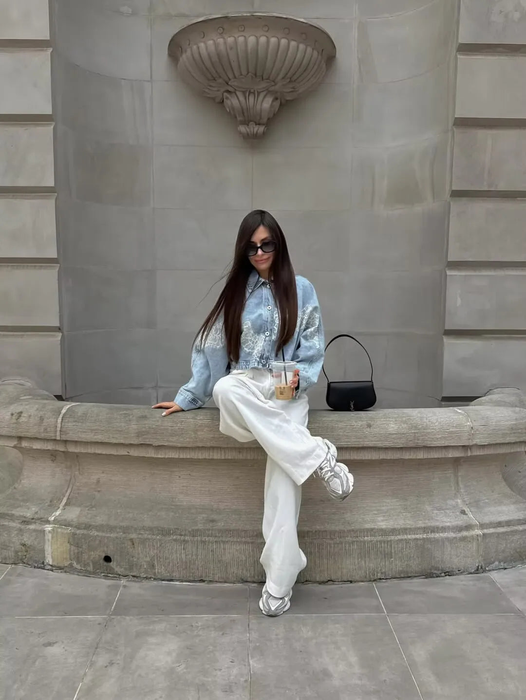 YENKYE Nuova Giacca in Denim Corta da Donna 2026 Blu Chiaro con Inserti in Pizzo, Bottoni Frontali, Maniche Lunghe, Vestibilità Ampia, Stile Streetwear