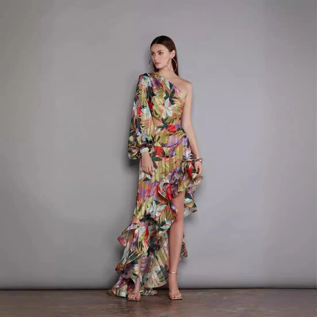 Abito Elegante e Sexy con Stampa Floreale, Orlo Asimmetrico, Collo Alto, Maniche a Palloncino, Lunghezza al Ginocchio