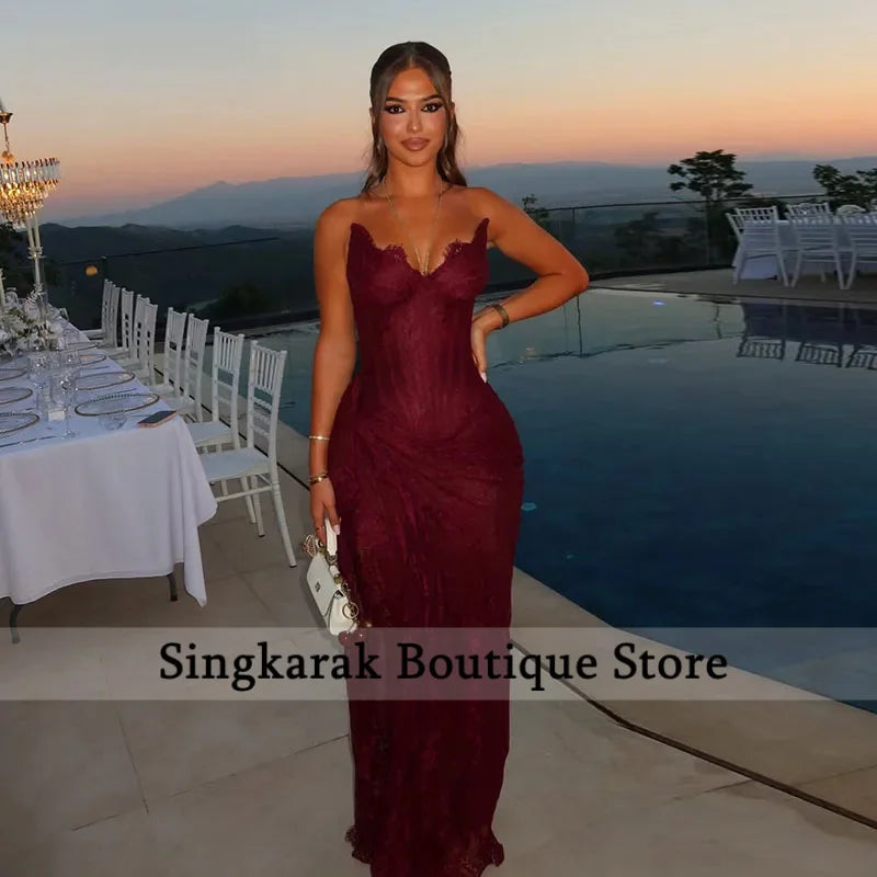 Abito da Sera Personalizzato in Pizzo Raffinato Bordeaux, Stile Sirena, Lungo fino al Pavimento, con Spacco Laterale Alto, per Cerimonie Formali