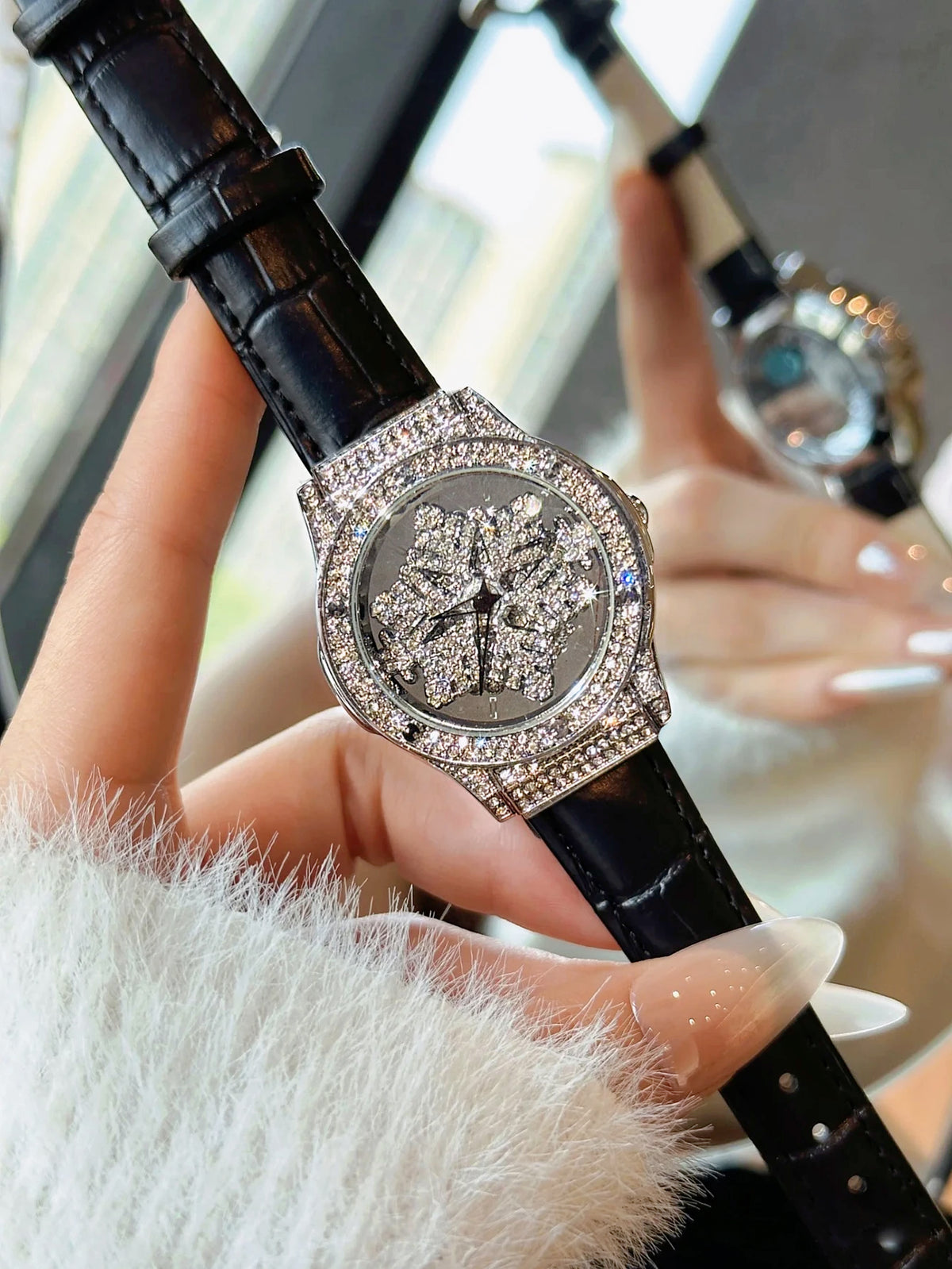 Orologio da donna alla moda, modello monoblocco, marca LSVTR, con applicazioni di strass, quadrante a tema cielo stellato girevole, motivo a fiocco di neve, impermeabile.
