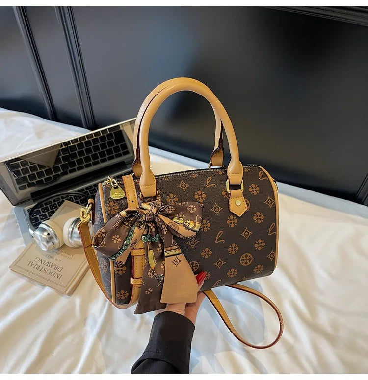 Borsa a Spalla Stile Boston 2026 Nuova Collezione Donna, Stampa Sensuale, Versatile, Borsa a Tracolla Singola a Cuscino, Design in Piccole Serie, Borsa a Mano