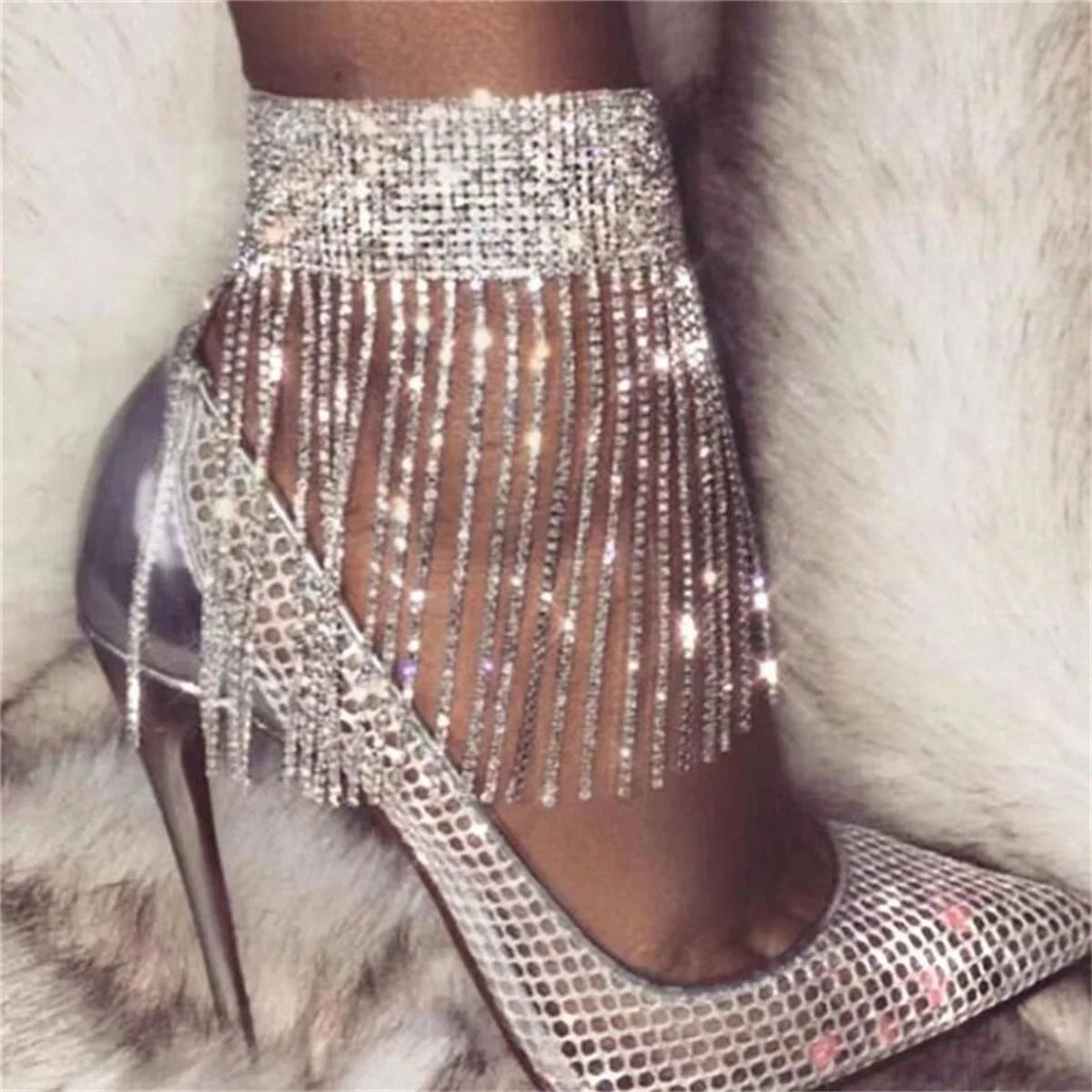 Elegante Catena per Caviglia con Strass Luccicanti e Nappine, Regolabile, Gioiello Sexy da Discoteca per Donne, Regalo per le Gambe