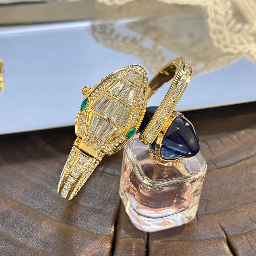Orologio da polso a forma di serpente alla moda con diamanti incastonati di lusso per donna Elegante borsa aperta Elegante design europeo e americano