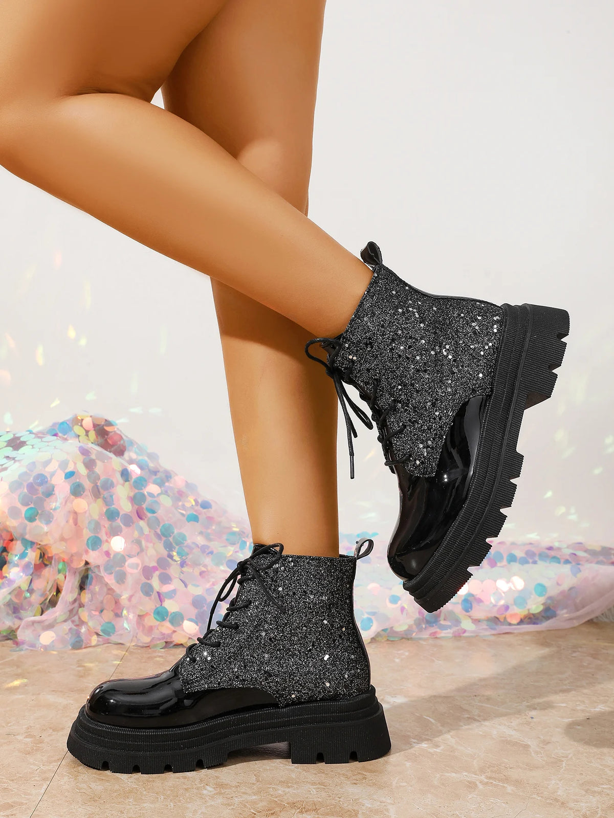 Scarpe da donna 2024 Stivali da donna alla moda argento lucido Stivali Chelsea casual e versatili Scarpe con plateau comode e calde