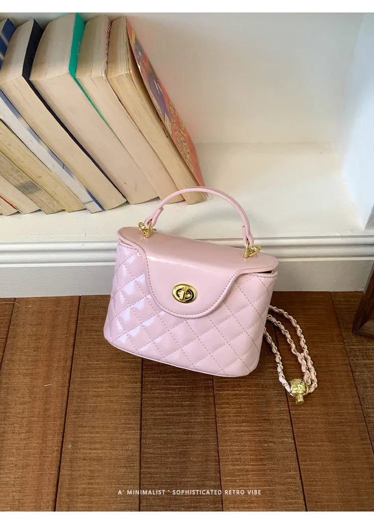 Borsa a tracolla da donna con catena a griglia di diamanti stile piccola fragranza, nuova collezione Primavera Estate 2026, elegante e sensuale