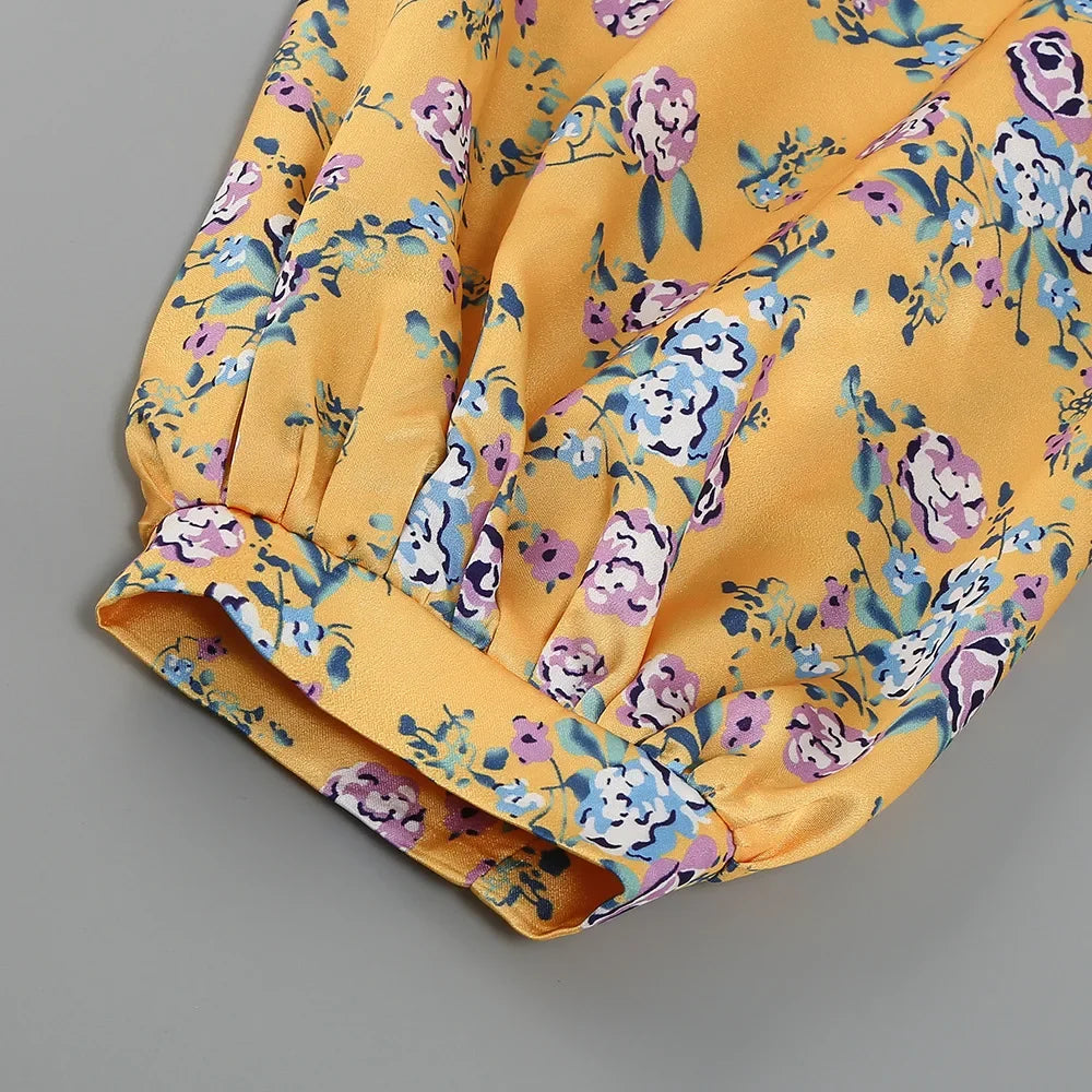 Abito Elegante e Sexy con Stampa Floreale, Orlo Asimmetrico, Collo Alto, Maniche a Palloncino, Lunghezza al Ginocchio