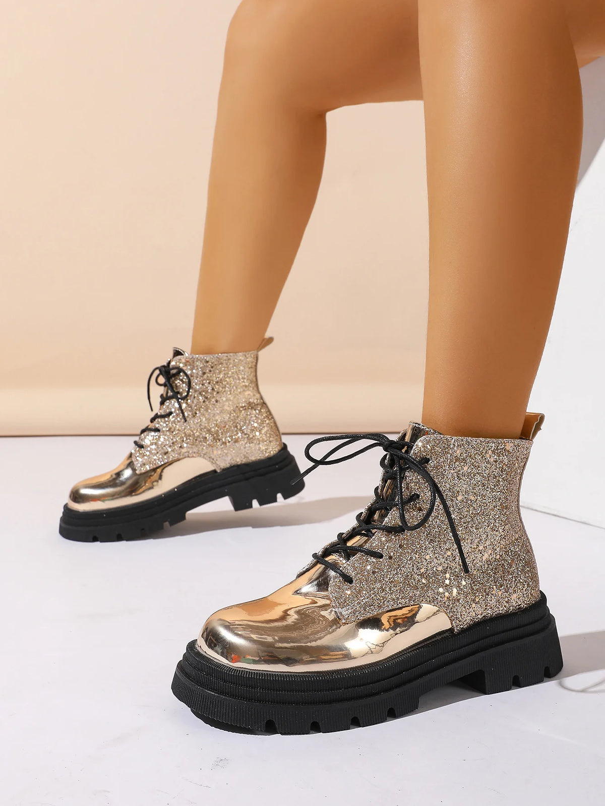 Scarpe da donna 2024 Stivali da donna alla moda argento lucido Stivali Chelsea casual e versatili Scarpe con plateau comode e calde