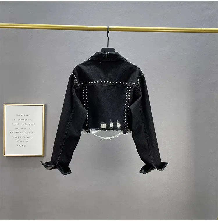 Nuovo Arrivo 2026 SA: Giacca in Denim da Donna, con Rivetti e Strass Incastonati, Effetto Vissuto e Strappato, Stile Streetwear Trendy