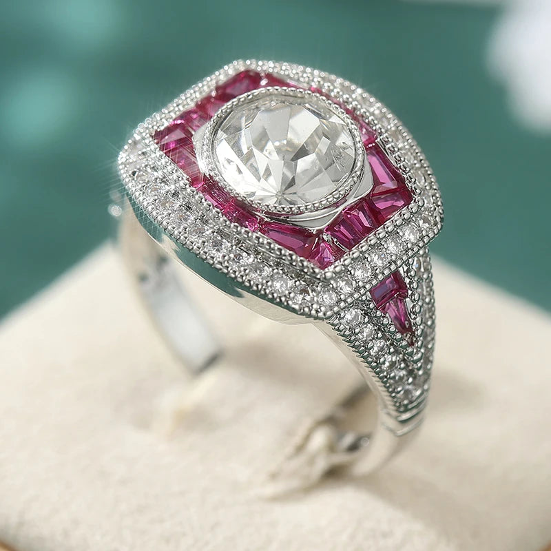 Anello Vintage Scintillante con Zirconia Sintetica Placcato Argento per Donne, Design Elegante e Lussuoso, Accessori per Gioielli da Banchetto e Anniversario