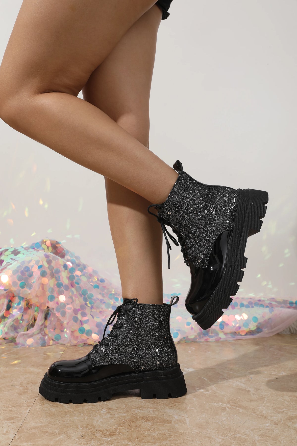 Scarpe da donna 2024 Stivali da donna alla moda argento lucido Stivali Chelsea casual e versatili Scarpe con plateau comode e calde