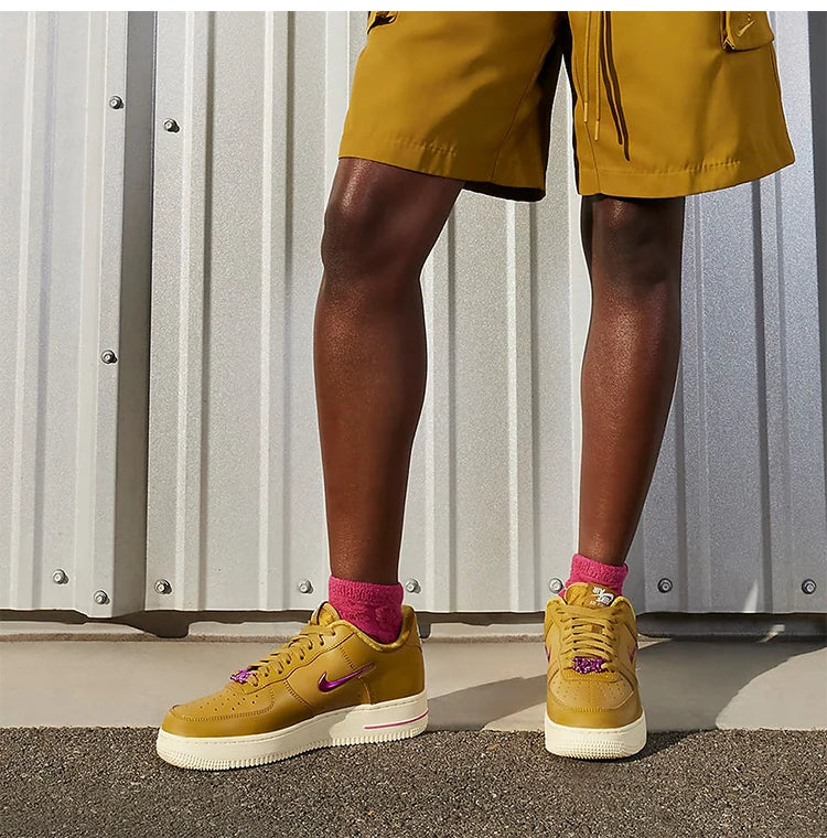 Scarpe casual basse da donna Nike Air Force 1 '07 SE originali FB8251-700