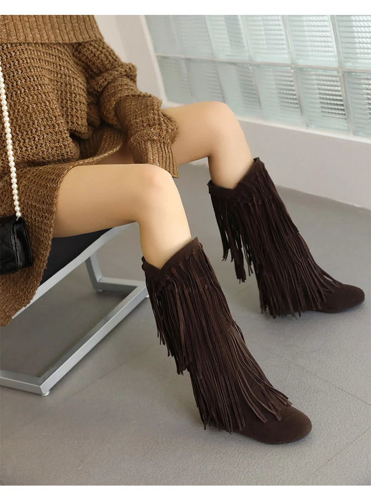 2025 Nuovi stivali alti Donna Bohemian Flock Nappa Stivali a metà polpaccio Stivaletti con zeppa Autunno Inverno Scarpe casual etniche zapatos de mujer
